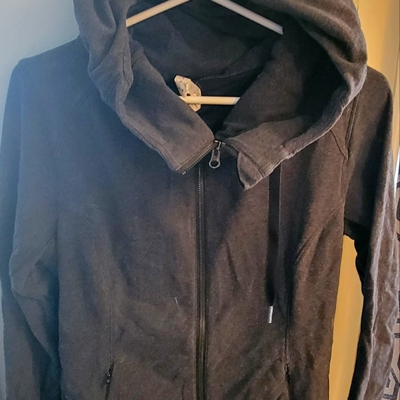 Lululemon hoodie size 8, size tag attached - Picture 1 of 3